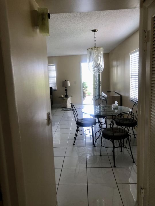 Active With Contract: $1,450 (1 beds, 1 baths, 760 Square Feet)