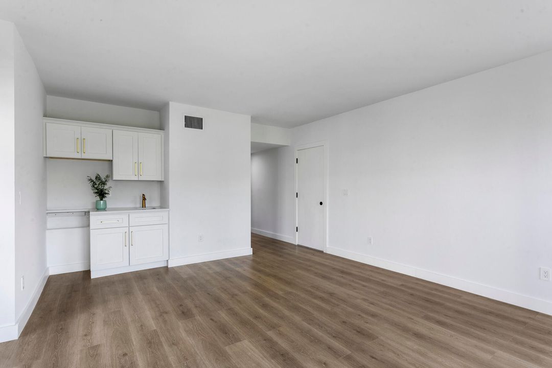 For Sale: $649,000 (2 beds, 2 baths, 1400 Square Feet)