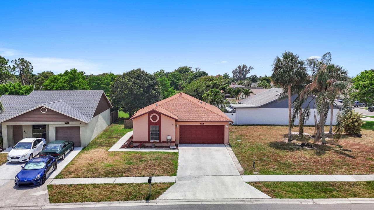 Active With Contract: $385,000 (4 beds, 2 baths, 1494 Square Feet)