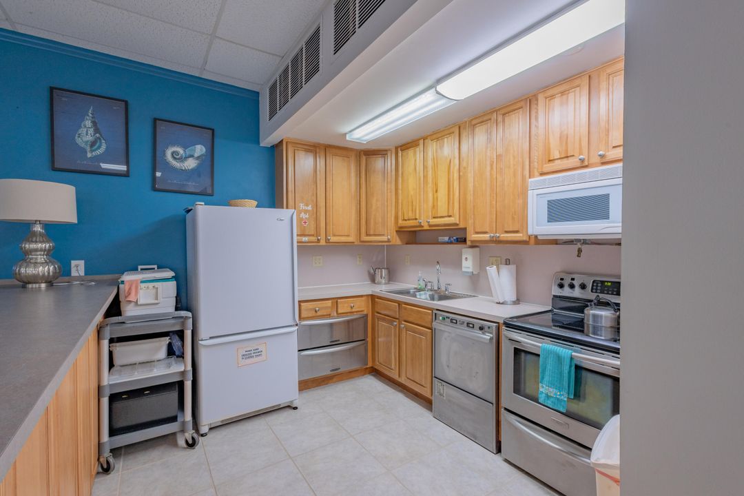 For Sale: $220,000 (2 beds, 2 baths, 1032 Square Feet)