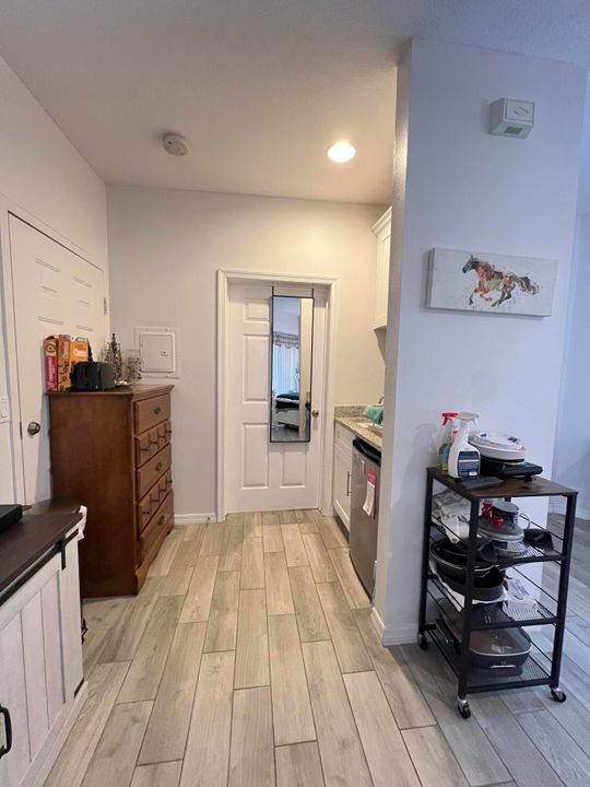 For Rent: $1,250 (1 beds, 1 baths, 400 Square Feet)
