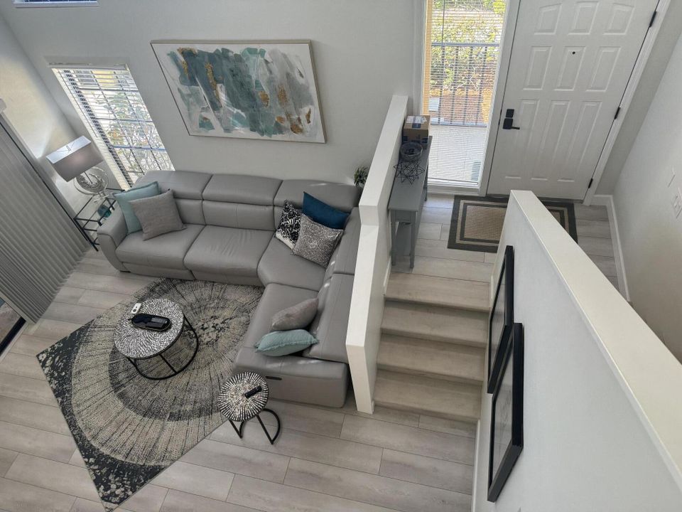 Active With Contract: $479,900 (2 beds, 2 baths, 1392 Square Feet)