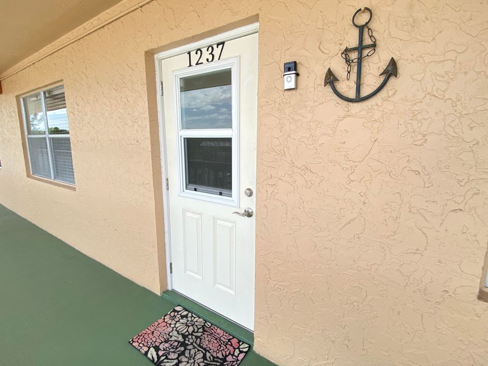 For Sale: $175,000 (2 beds, 2 baths, 955 Square Feet)
