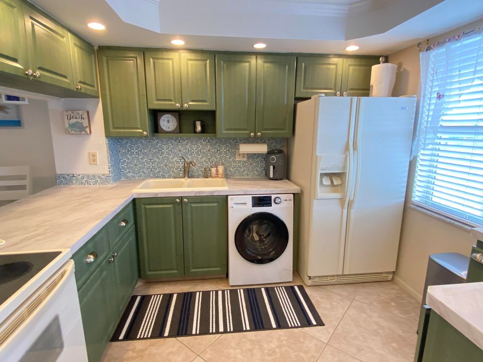 For Sale: $170,000 (2 beds, 2 baths, 955 Square Feet)