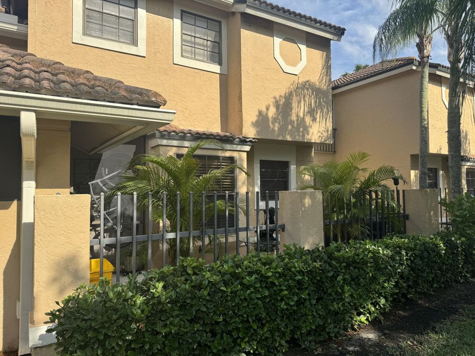 For Sale: $479,900 (2 beds, 2 baths, 1392 Square Feet)