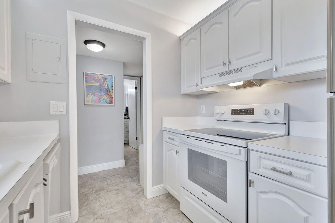 For Sale: $239,000 (1 beds, 1 baths, 836 Square Feet)