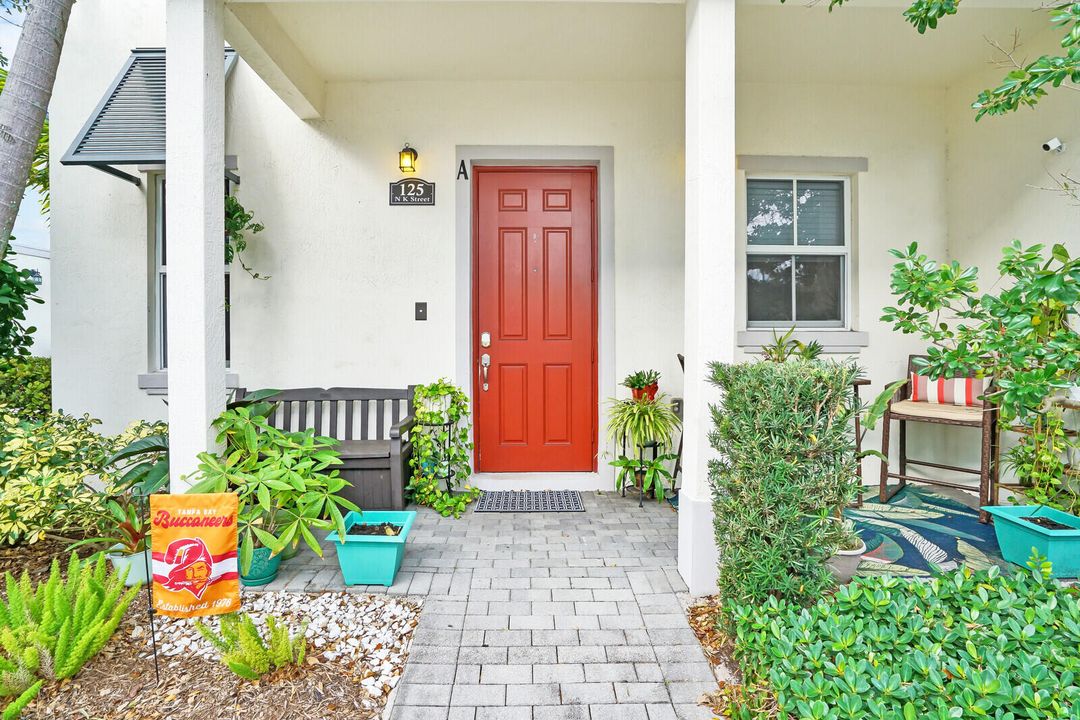 For Sale: $439,900 (3 beds, 2 baths, 1688 Square Feet)