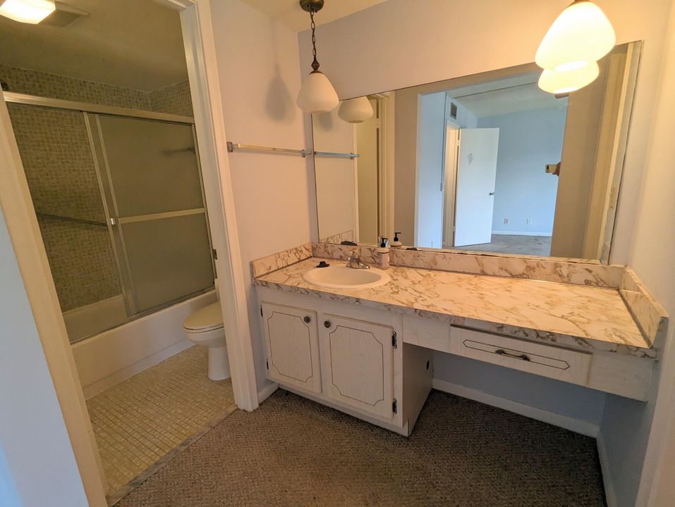 For Sale: $95,000 (1 beds, 1 baths, 842 Square Feet)