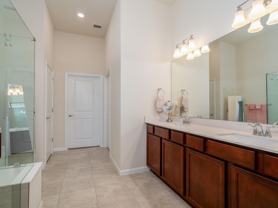 For Sale: $549,000 (2 beds, 2 baths, 2222 Square Feet)
