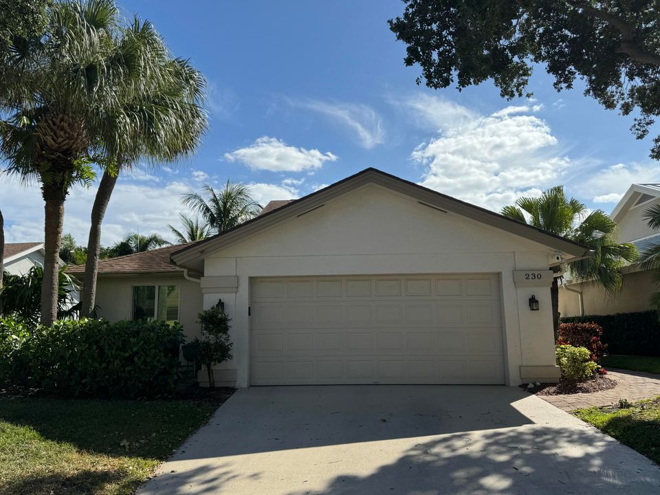 Recently Sold: $950,000 (3 beds, 2 baths, 2000 Square Feet)