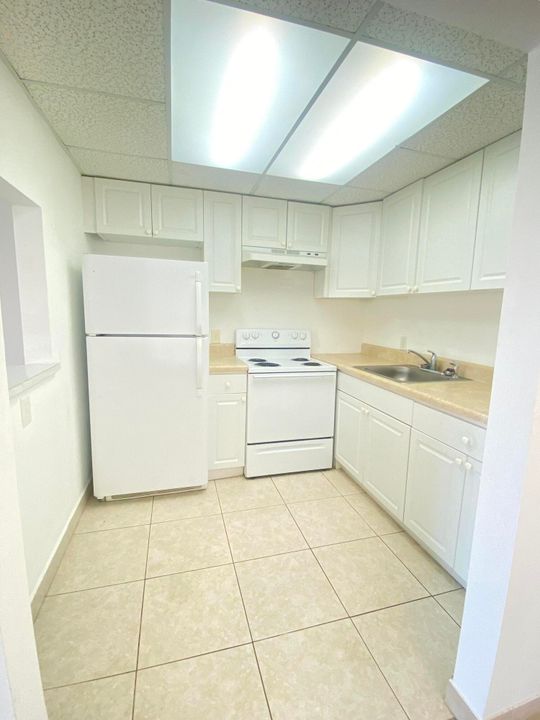 For Sale: $105,000 (1 beds, 1 baths, 642 Square Feet)