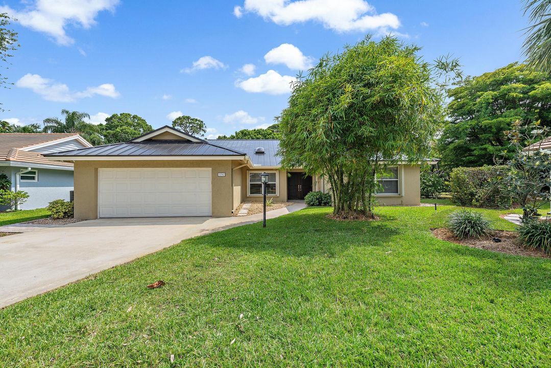 Active With Contract: $899,900 (4 beds, 2 baths, 2574 Square Feet)