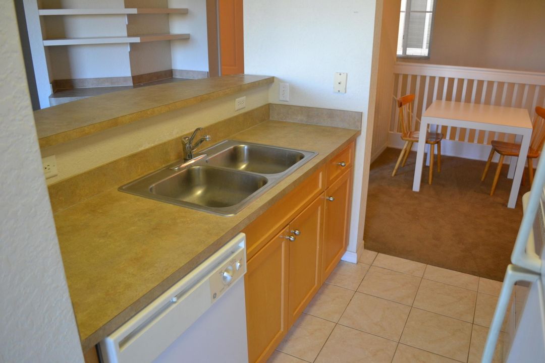 For Rent: $2,050 (1 beds, 1 baths, 900 Square Feet)