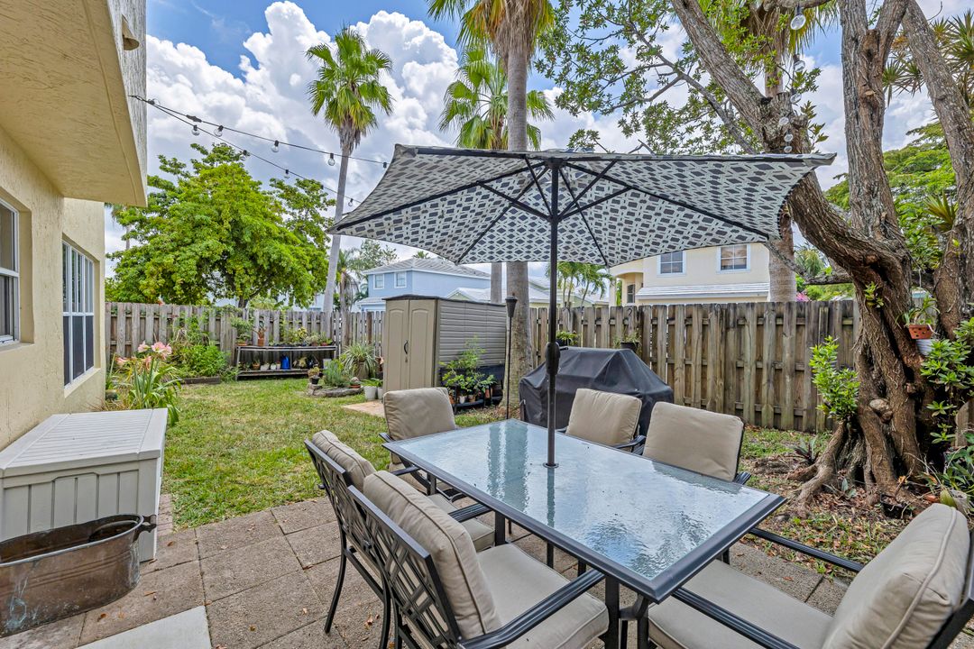 For Sale: $549,000 (3 beds, 2 baths, 1738 Square Feet)