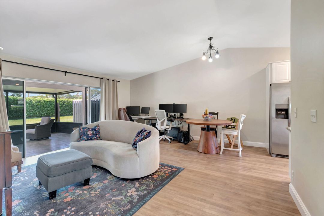 Active With Contract: $335,000 (2 beds, 2 baths, 1038 Square Feet)