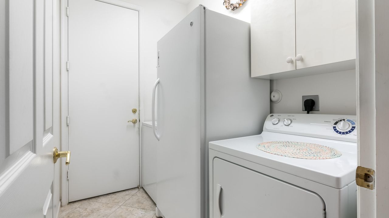For Sale: $580,000 (3 beds, 2 baths, 2605 Square Feet)