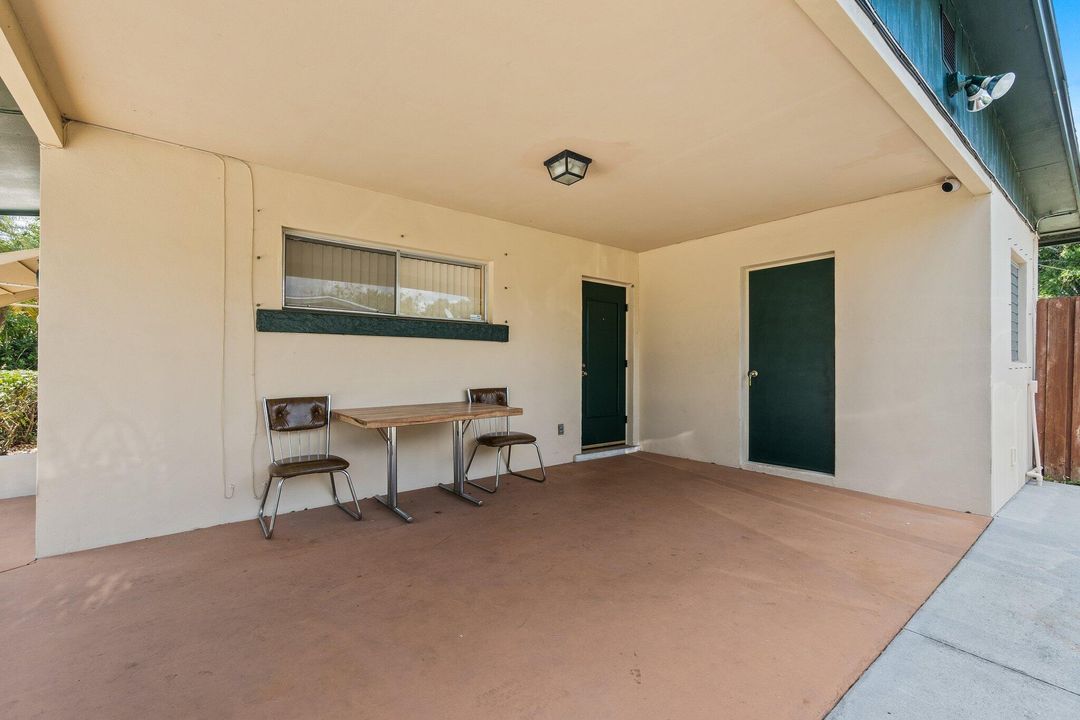 For Sale: $275,000 (2 beds, 1 baths, 946 Square Feet)