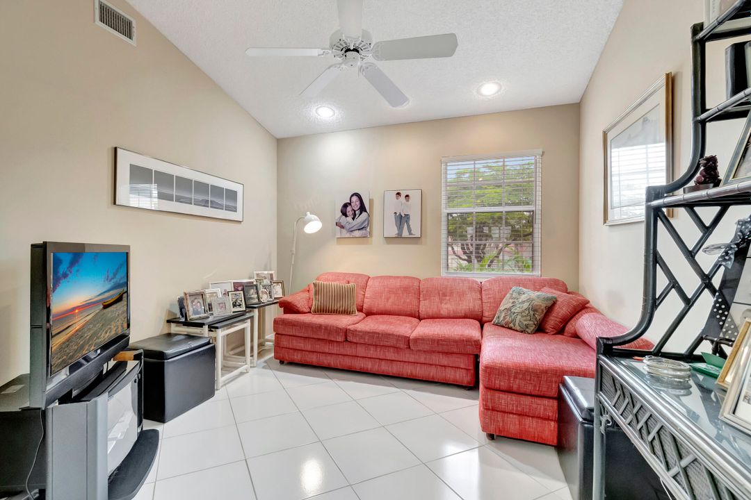 For Sale: $315,000 (2 beds, 2 baths, 1575 Square Feet)