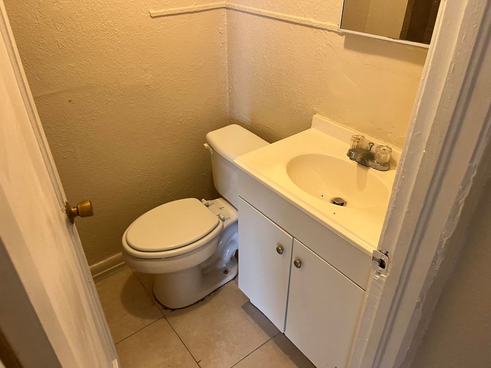 For Rent: $1,550 (1 beds, 2 baths, 1184 Square Feet)