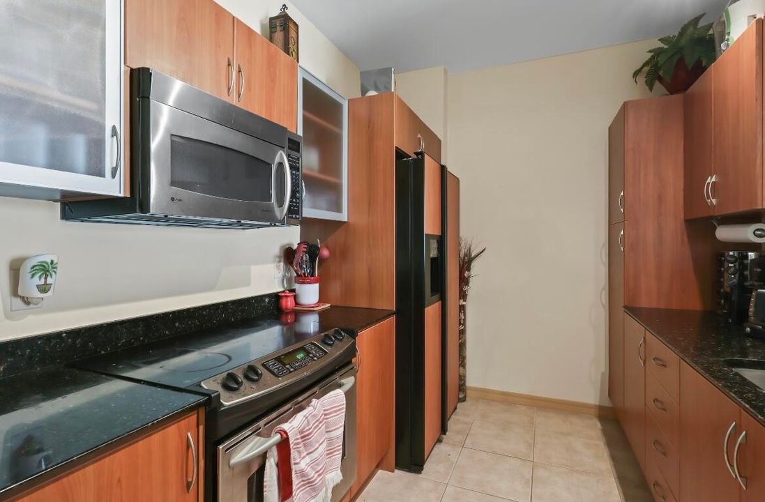 For Rent: $2,500 (1 beds, 1 baths, 797 Square Feet)
