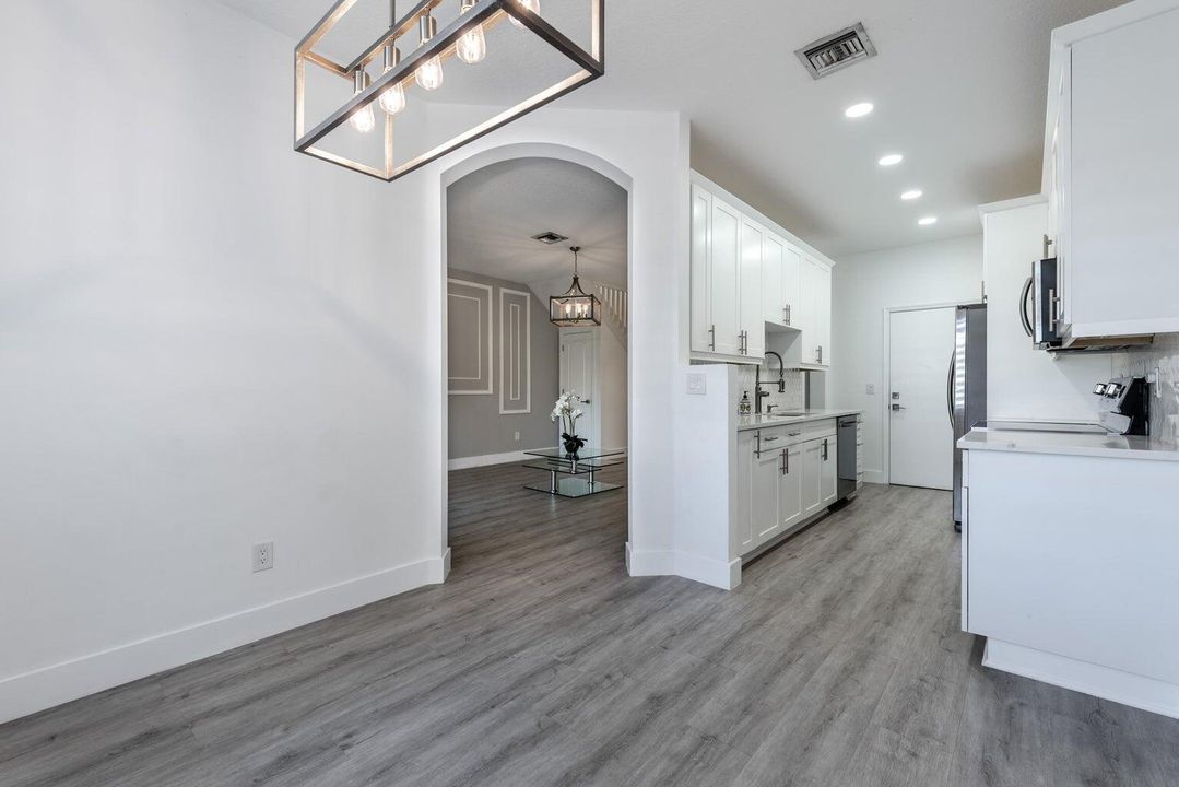 Active With Contract: $410,000 (2 beds, 2 baths, 1448 Square Feet)