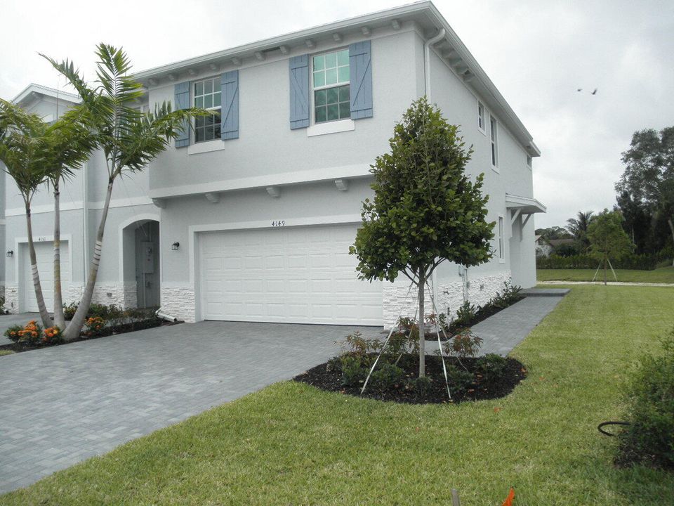 Active With Contract: $3,500 (4 beds, 2 baths, 1554 Square Feet)