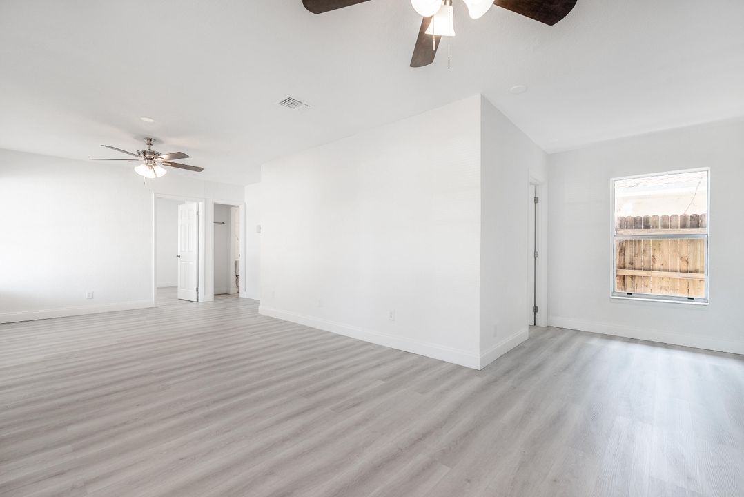 For Sale: $389,900 (3 beds, 2 baths, 1300 Square Feet)