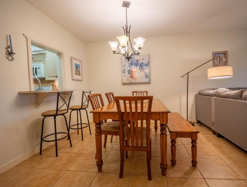 For Sale: $310,000 (2 beds, 2 baths, 1158 Square Feet)