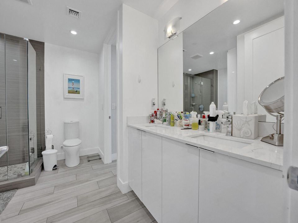 For Sale: $549,000 (1 beds, 1 baths, 1032 Square Feet)