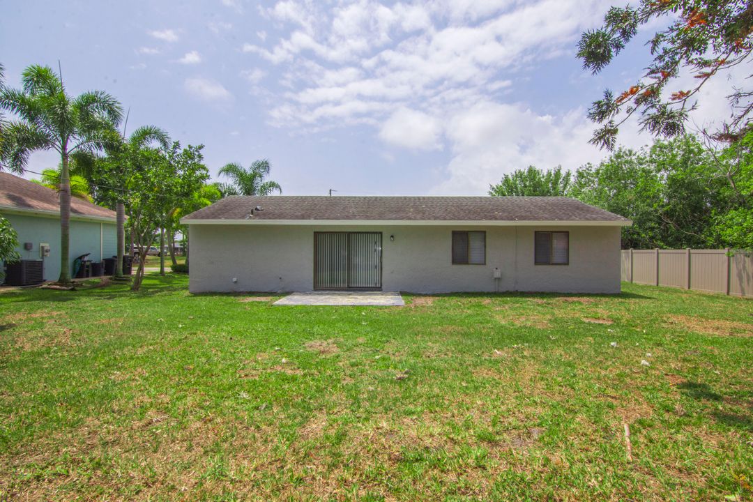 Active With Contract: $2,100 (2 beds, 2 baths, 924 Square Feet)