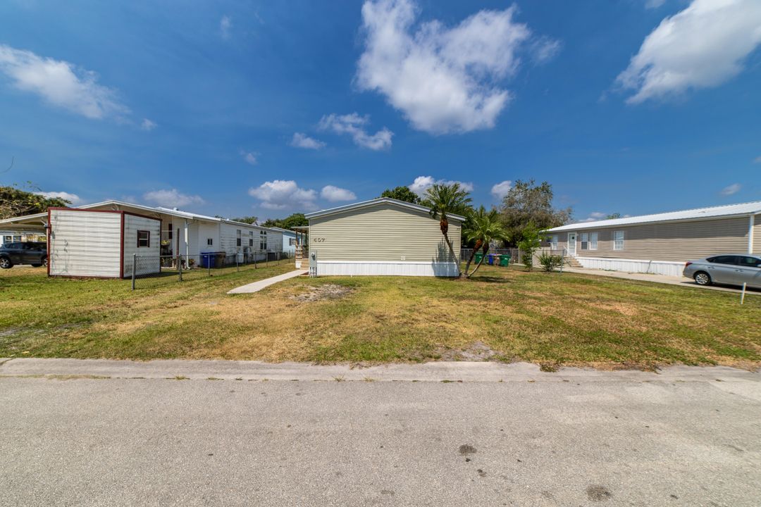 For Sale: $215,000 (4 beds, 2 baths, 1612 Square Feet)