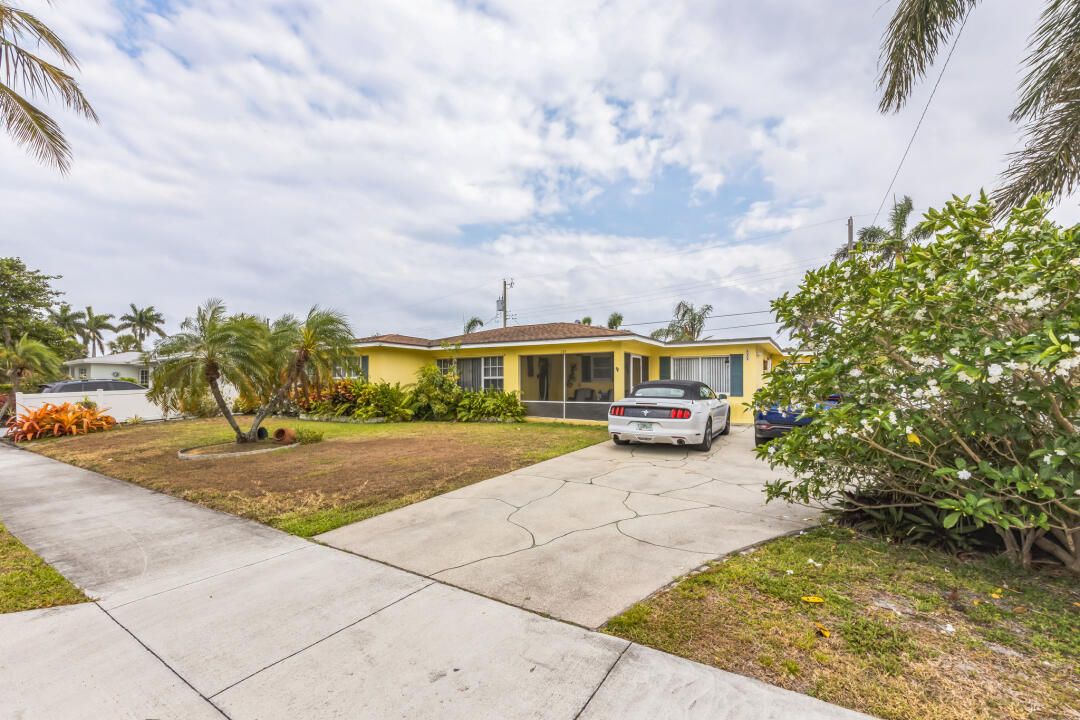 Active With Contract: $569,000 (3 beds, 2 baths, 1616 Square Feet)