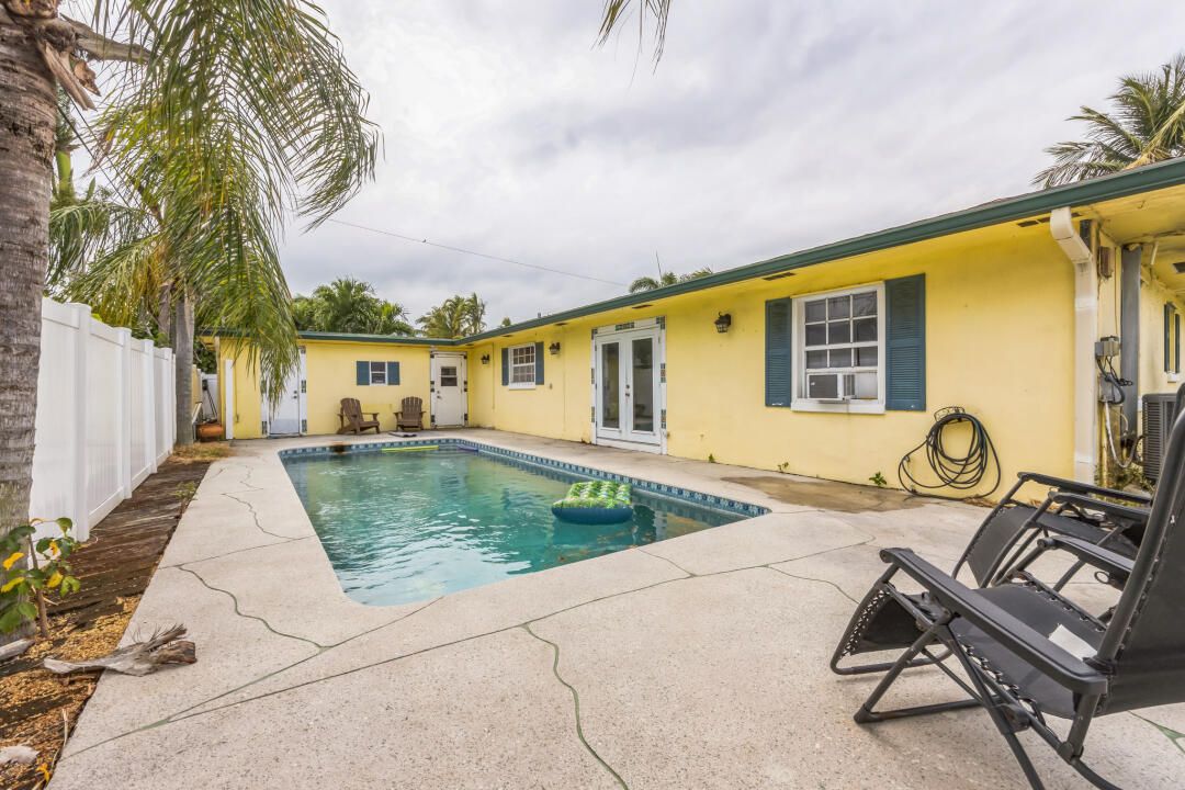 For Sale: $569,000 (3 beds, 2 baths, 1616 Square Feet)