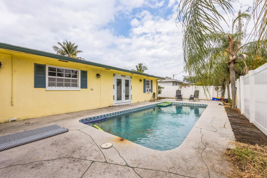 Active With Contract: $569,000 (3 beds, 2 baths, 1616 Square Feet)