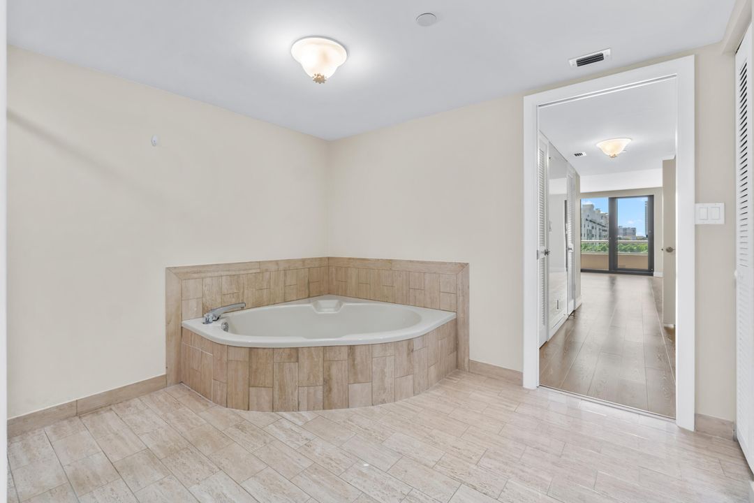 待售: $1,950,000 (2 贝兹, 2 浴室, 1927 平方英尺)