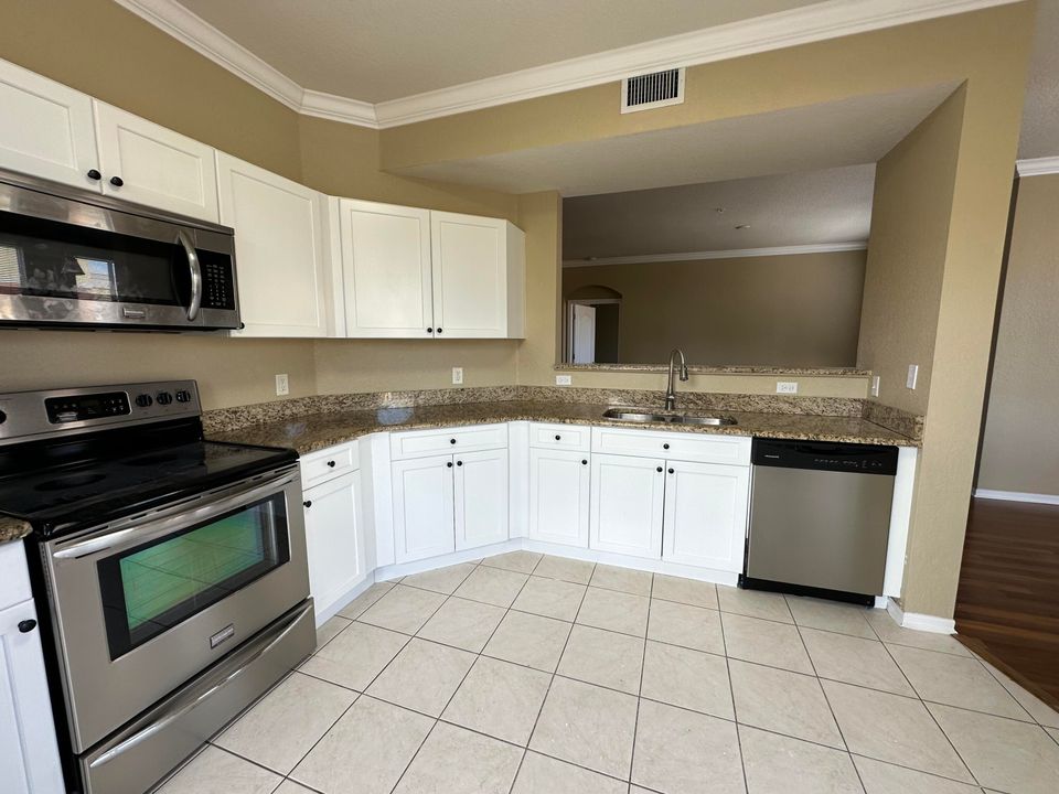 For Rent: $2,675 (2 beds, 2 baths, 1403 Square Feet)