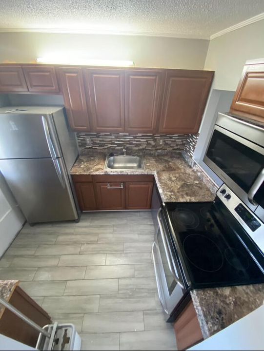 For Rent: $2,300 (2 beds, 2 baths, 1000 Square Feet)