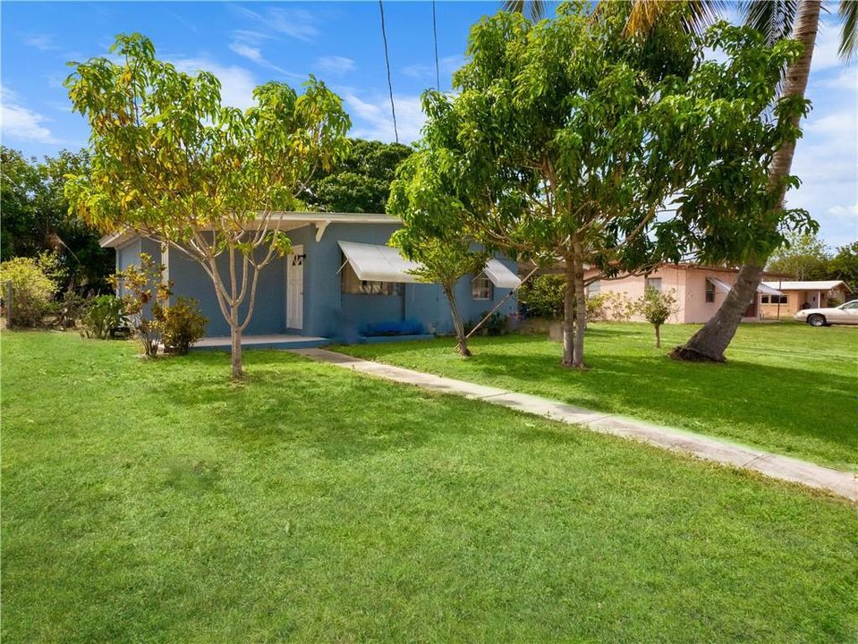 For Sale: $250,000 (3 beds, 1 baths, 1055 Square Feet)