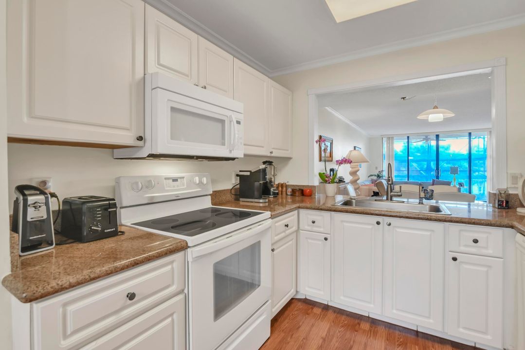 For Sale: $269,000 (2 beds, 2 baths, 1207 Square Feet)