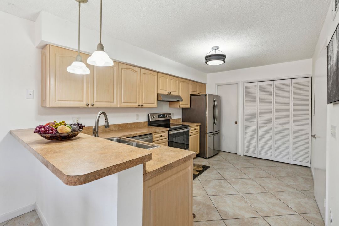 Active With Contract: $340,000 (3 beds, 2 baths, 1030 Square Feet)