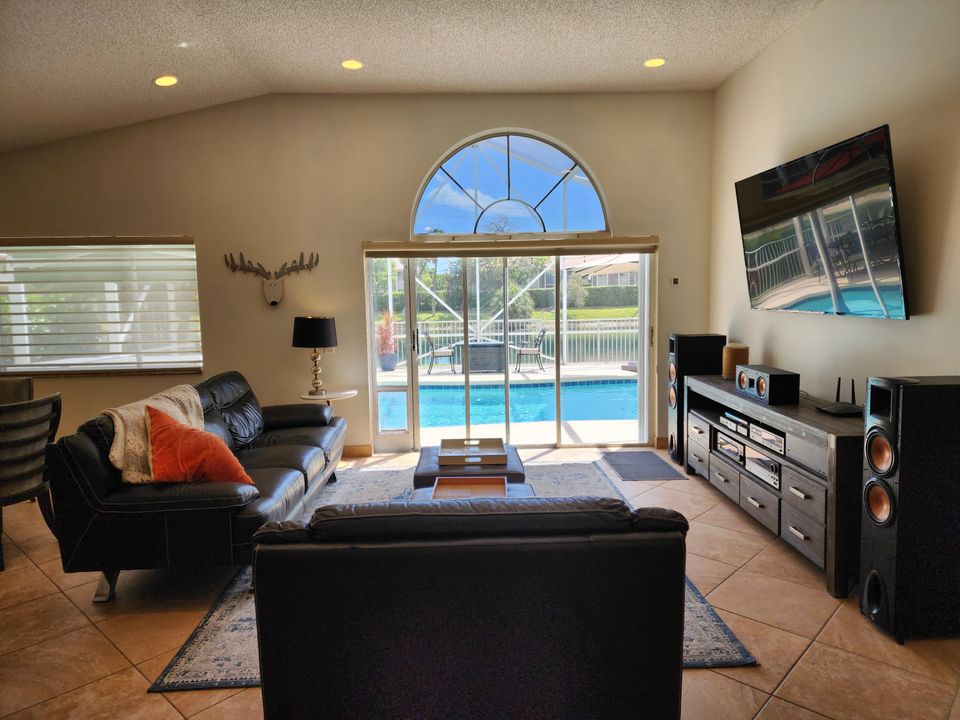 Active With Contract: $699,000 (4 beds, 2 baths, 2214 Square Feet)
