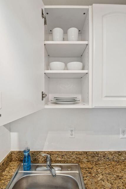 Active With Contract: $1,400 (1 beds, 1 baths, 418 Square Feet)