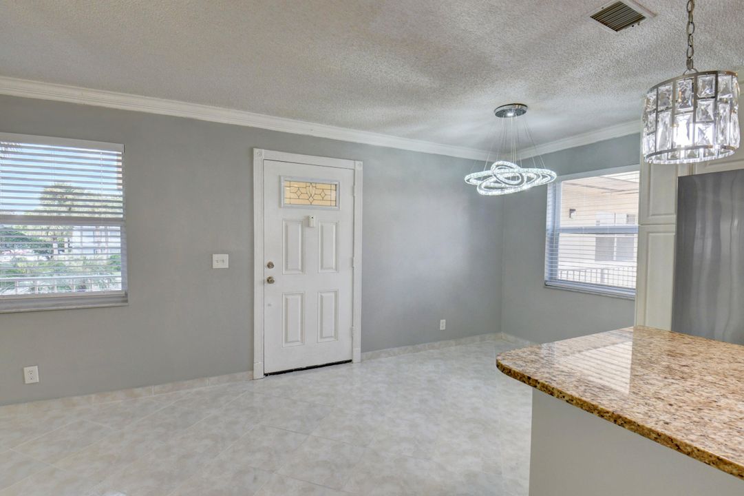 For Sale: $172,000 (2 beds, 2 baths, 907 Square Feet)