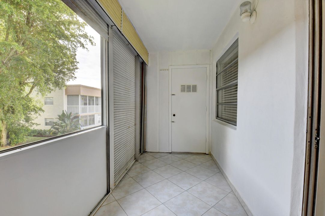 For Sale: $172,000 (2 beds, 2 baths, 907 Square Feet)
