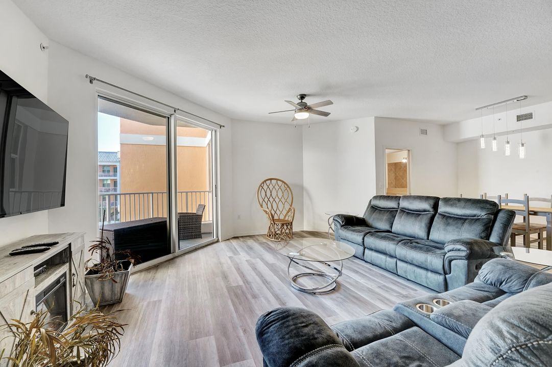 For Sale: $319,000 (2 beds, 2 baths, 1350 Square Feet)