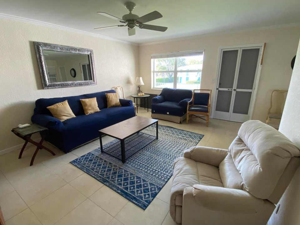 Active With Contract: $1,800 (2 beds, 1 baths, 815 Square Feet)