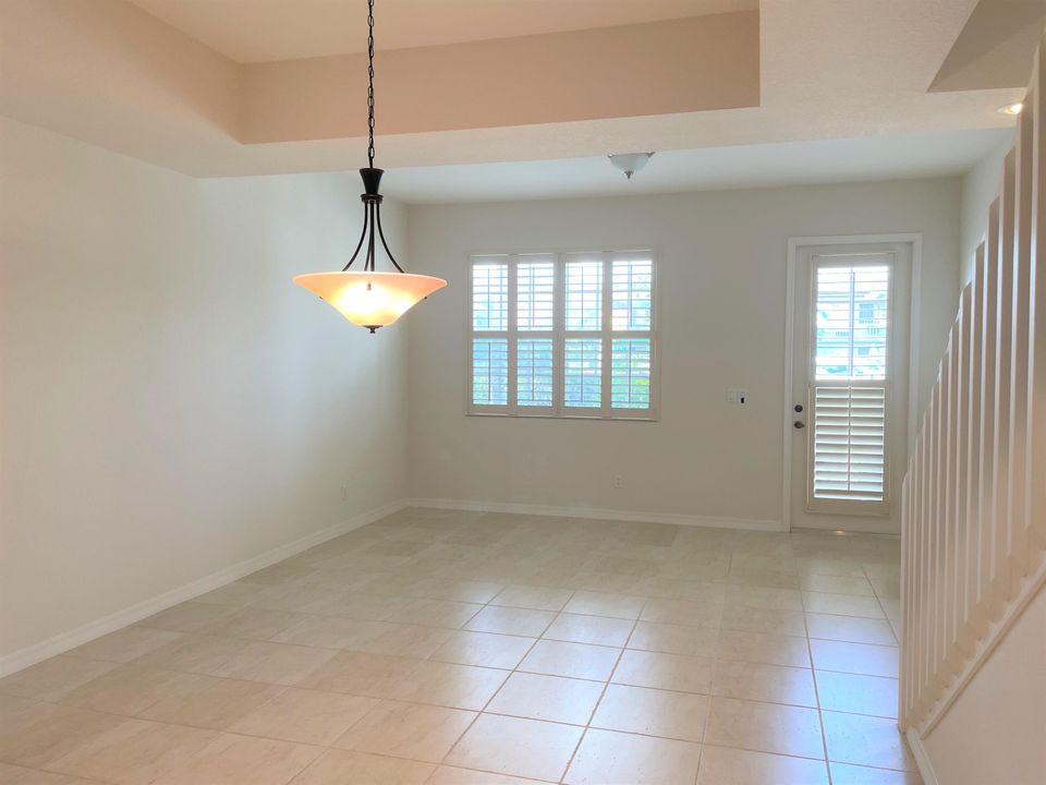 For Rent: $2,700 (3 beds, 2 baths, 1521 Square Feet)