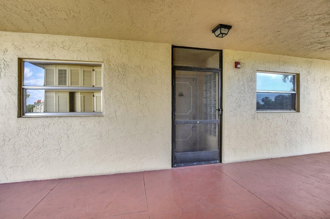 For Sale: $280,000 (2 beds, 2 baths, 1300 Square Feet)