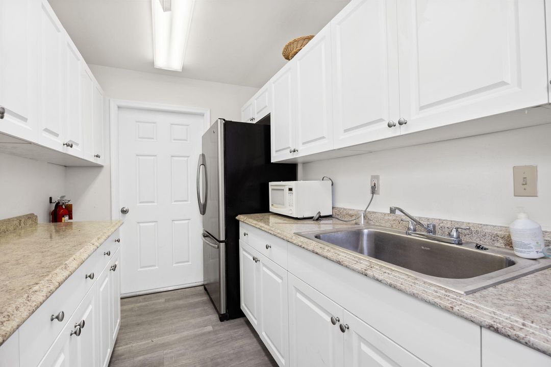 For Sale: $345,000 (1 beds, 1 baths, 740 Square Feet)