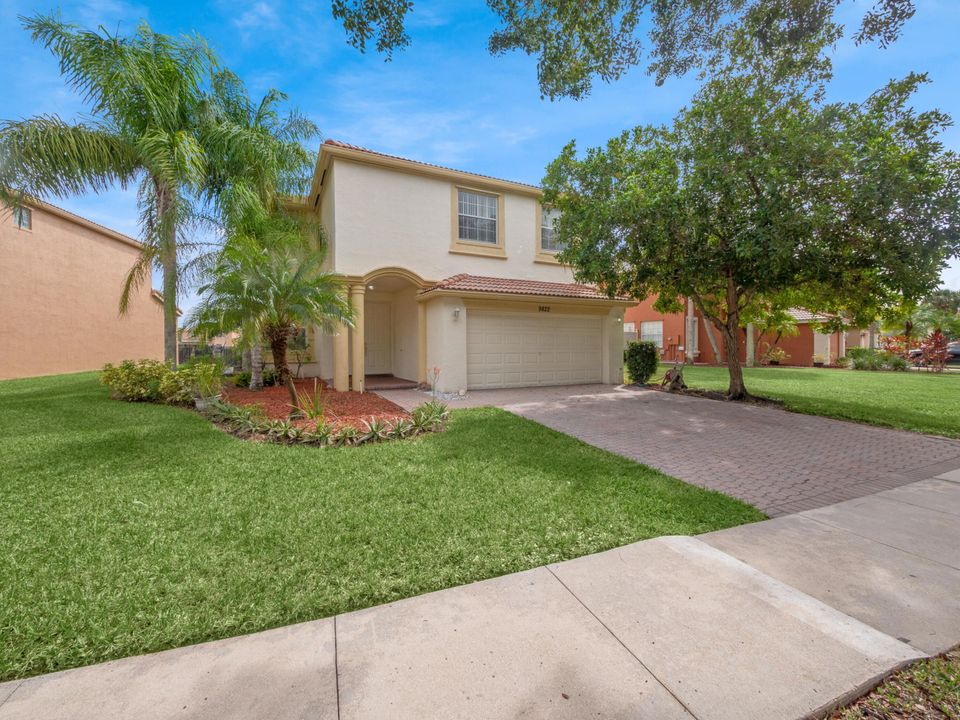 For Sale: $699,900 (5 beds, 2 baths, 2888 Square Feet)